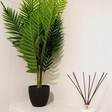 Lola Podstrana