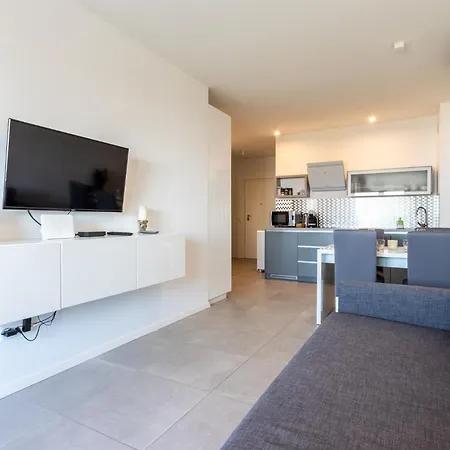 Lola Apartman